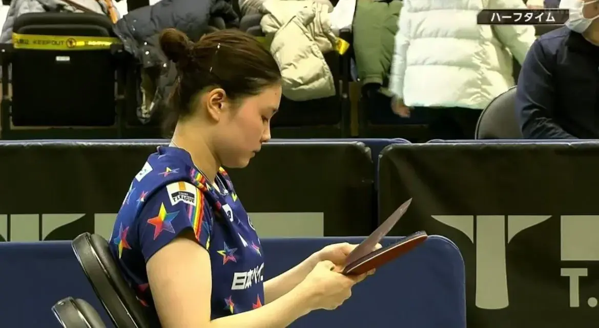 AA, 下滑比较明, 何卓佳和徐 AA, 下滑比较明, 何卓佳和徐